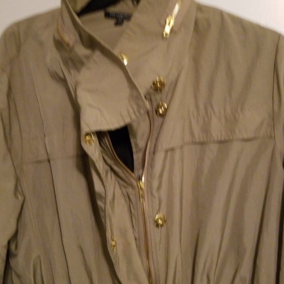 Women's plus size trench coat. - Picture 3 of 8